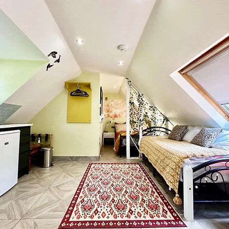 Forest Studio Apartment Gated Parking On 2 Acres Garden Чизълхърст Екстериор снимка