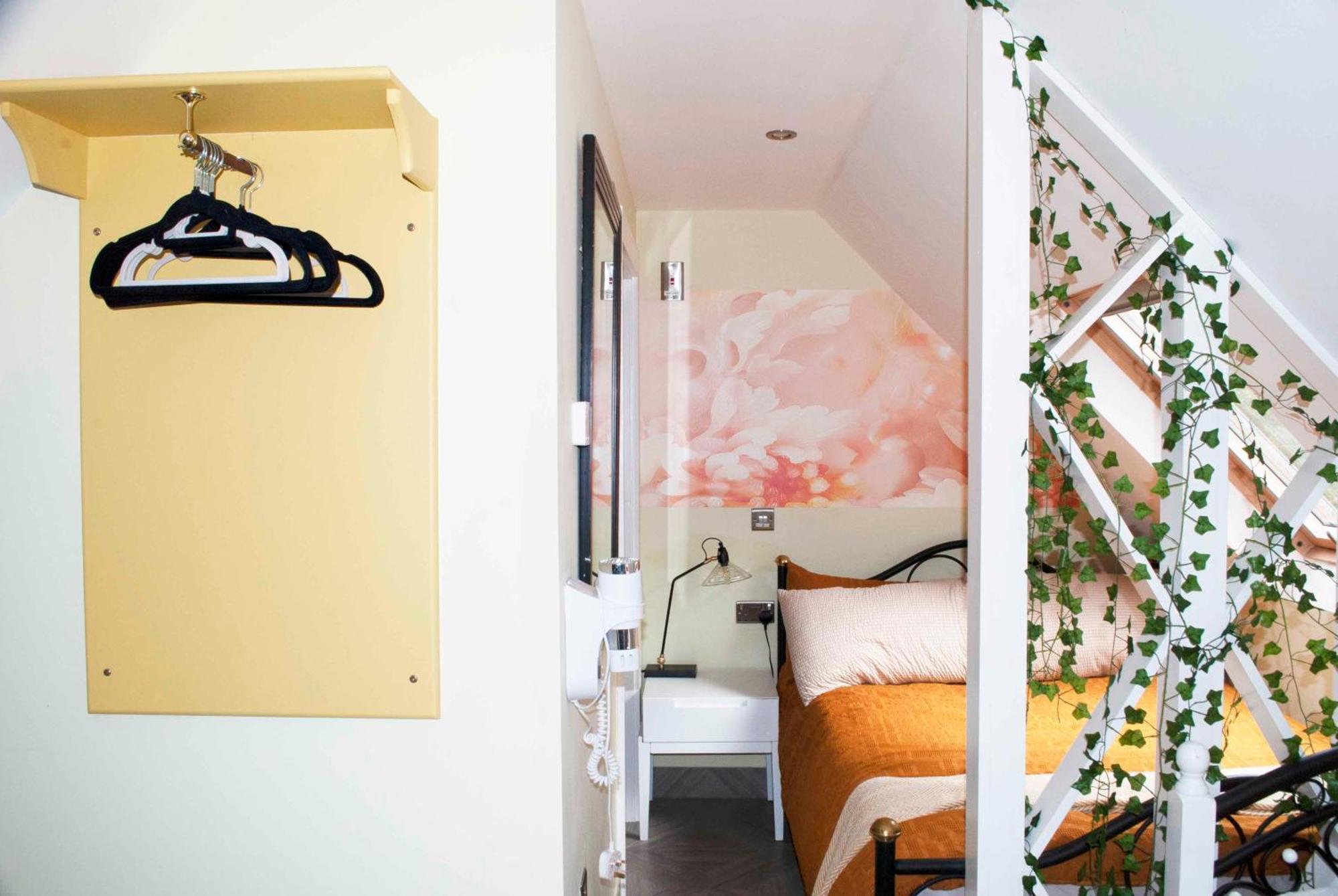 Forest Studio Apartment Gated Parking On 2 Acres Garden Чизълхърст Екстериор снимка